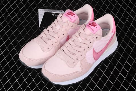 nike schuhe rosa|pink Nike shoes.